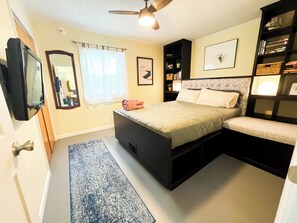 3 bedrooms, travel crib, free WiFi, bed sheets - Charming 3-bedroom house with WiFi, AC in delightful Pentwater (Pentwater)