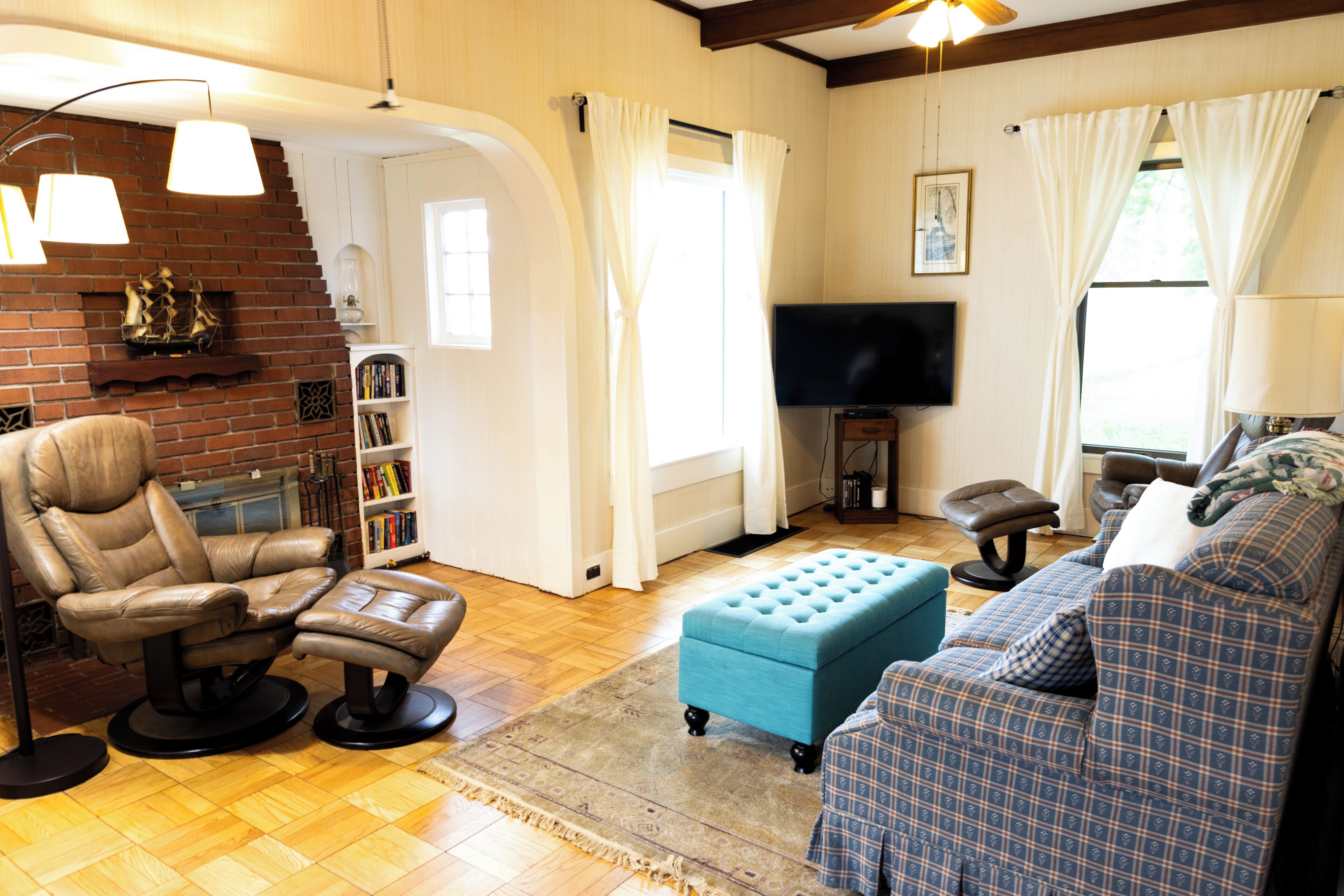 تلفزيون ذكي، مشغل دي في دي، كُتُب