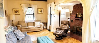 Charming 3-bedroom house with WiFi, AC in delightful Pentwater