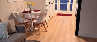 Modern • Bright, Private & Guest-Loved 1 BR Suite in Victoria-Great Location