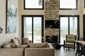 TV, fireplace