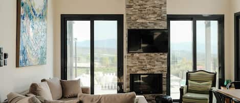 TV, fireplace