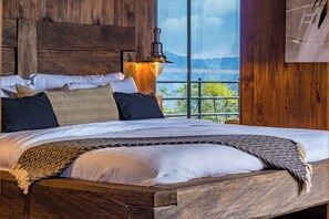 6 bedrooms, iron/ironing board, travel cot, WiFi