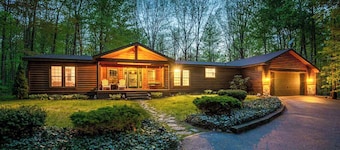 Secluded 3-bedroom cottage near the beach w/ hot tub/sauna, game room, fire pit.
