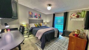 3 bedrooms, desk, iron/ironing board, free WiFi