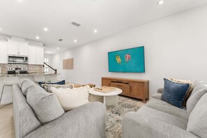 TV - Bright and Comfy Villa | Private Pool (Kissimmee)
