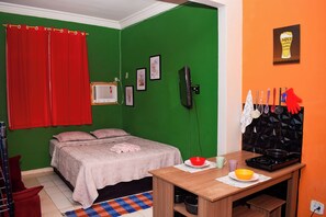 1 Schlafzimmer, Schreibtisch, WLAN, Bettwäsche