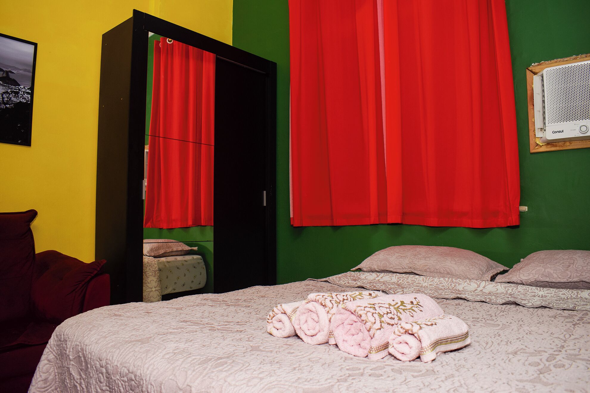 1 bedroom, desk, WiFi, bed sheets