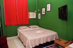 1 多间卧室、办公桌、WiFi、床单