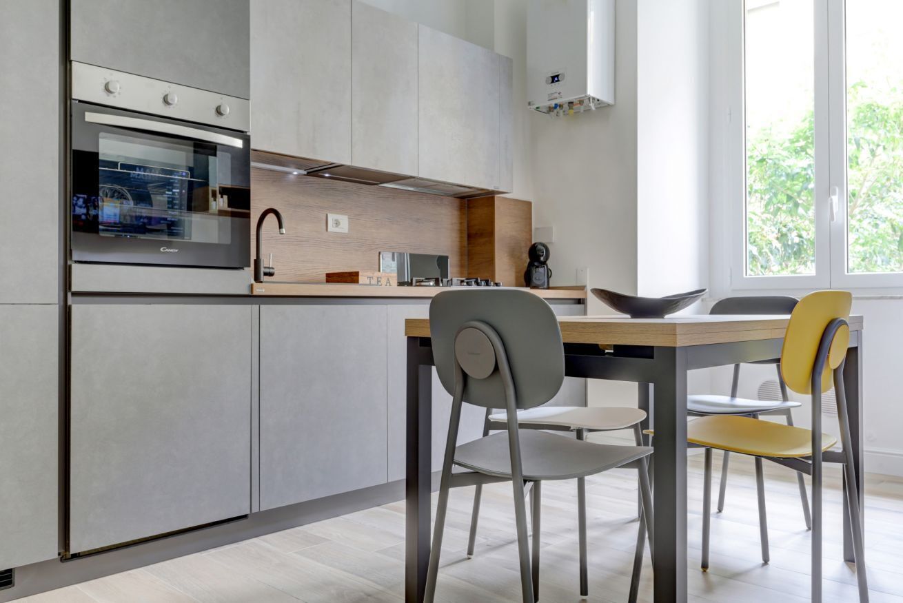 Fridge, oven, dishwasher, coffee/tea maker