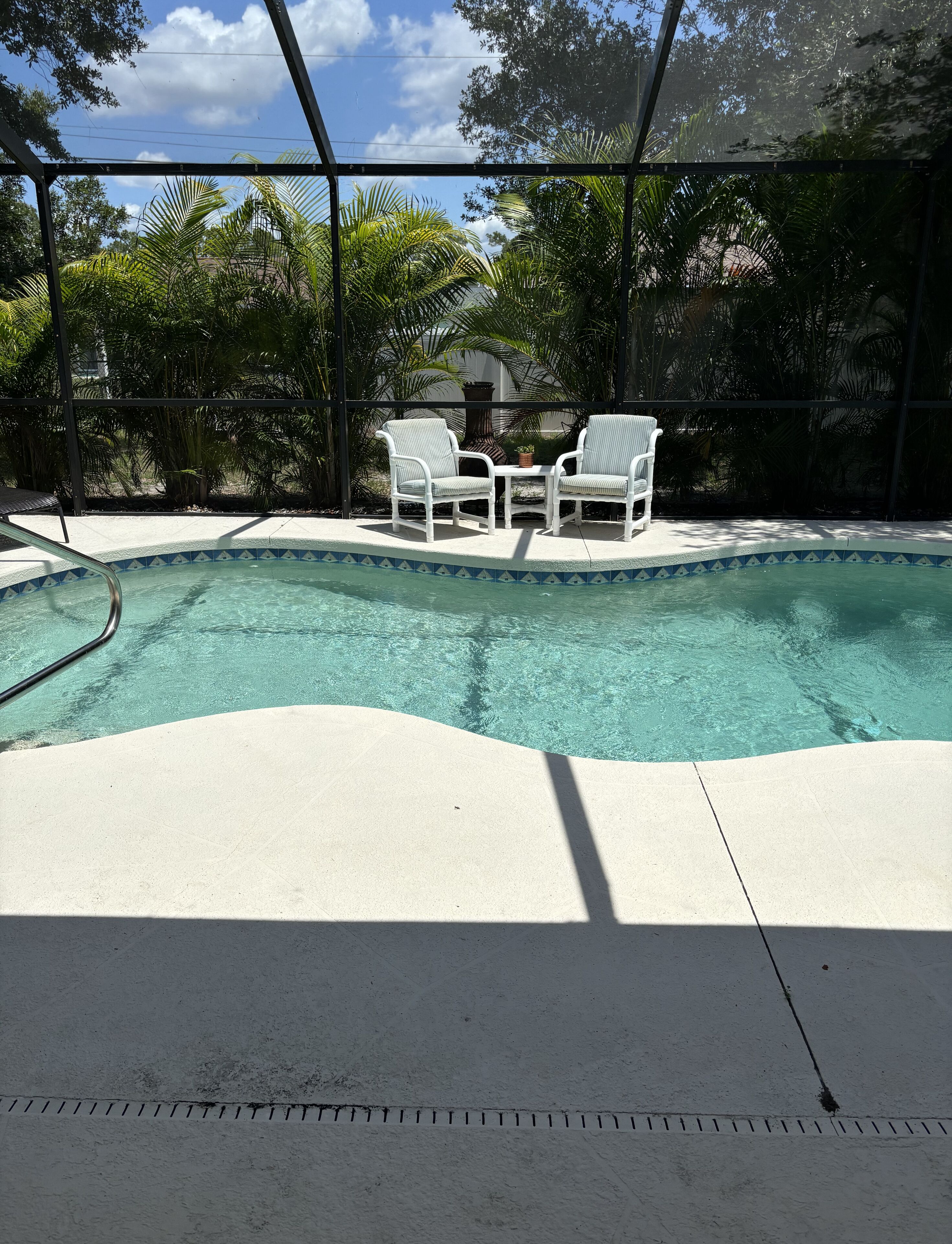 South Florida salt water pool!  Cozy 3-bedroom house in peaceful setting 