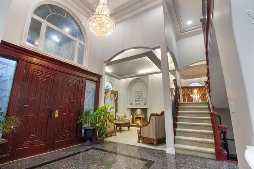 Panridge Estate 6-bedroom in beautiful Surrey with WiFi