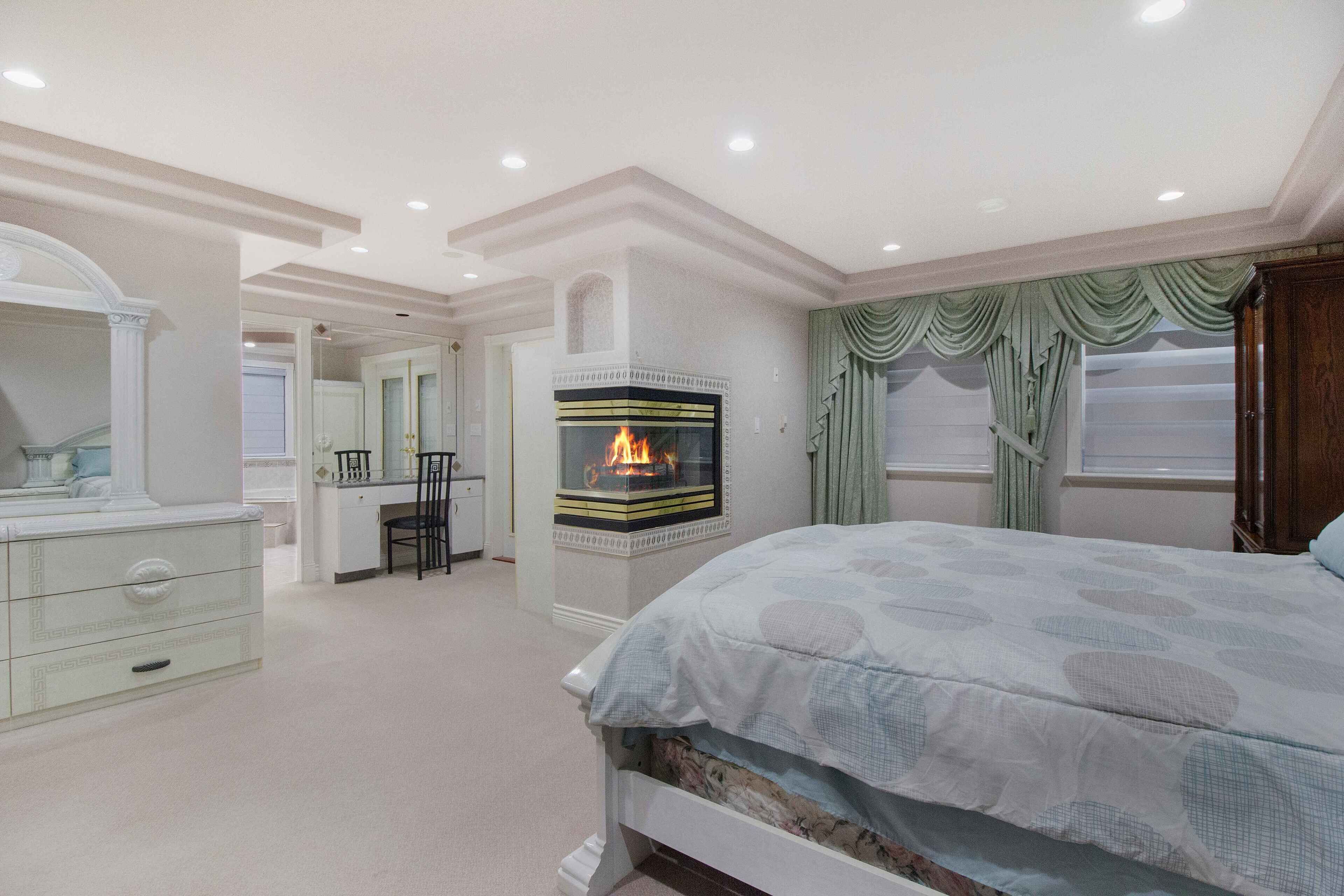 6 bedrooms, desk, iron/ironing board, WiFi