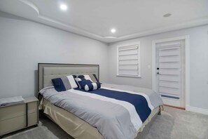 6 bedrooms, desk, iron/ironing board, WiFi