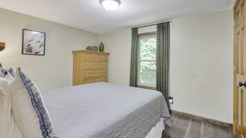 3 bedrooms, WiFi (free), bed sheets
