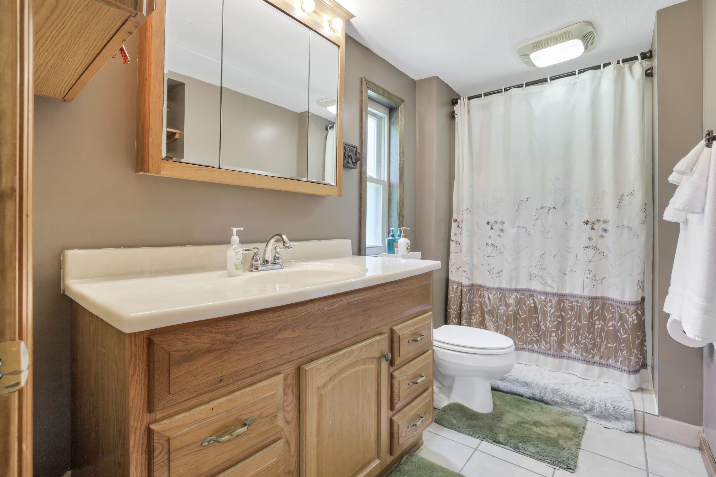 Shower, towels