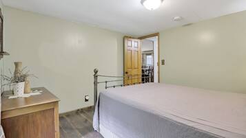3 bedrooms, free WiFi, bed sheets