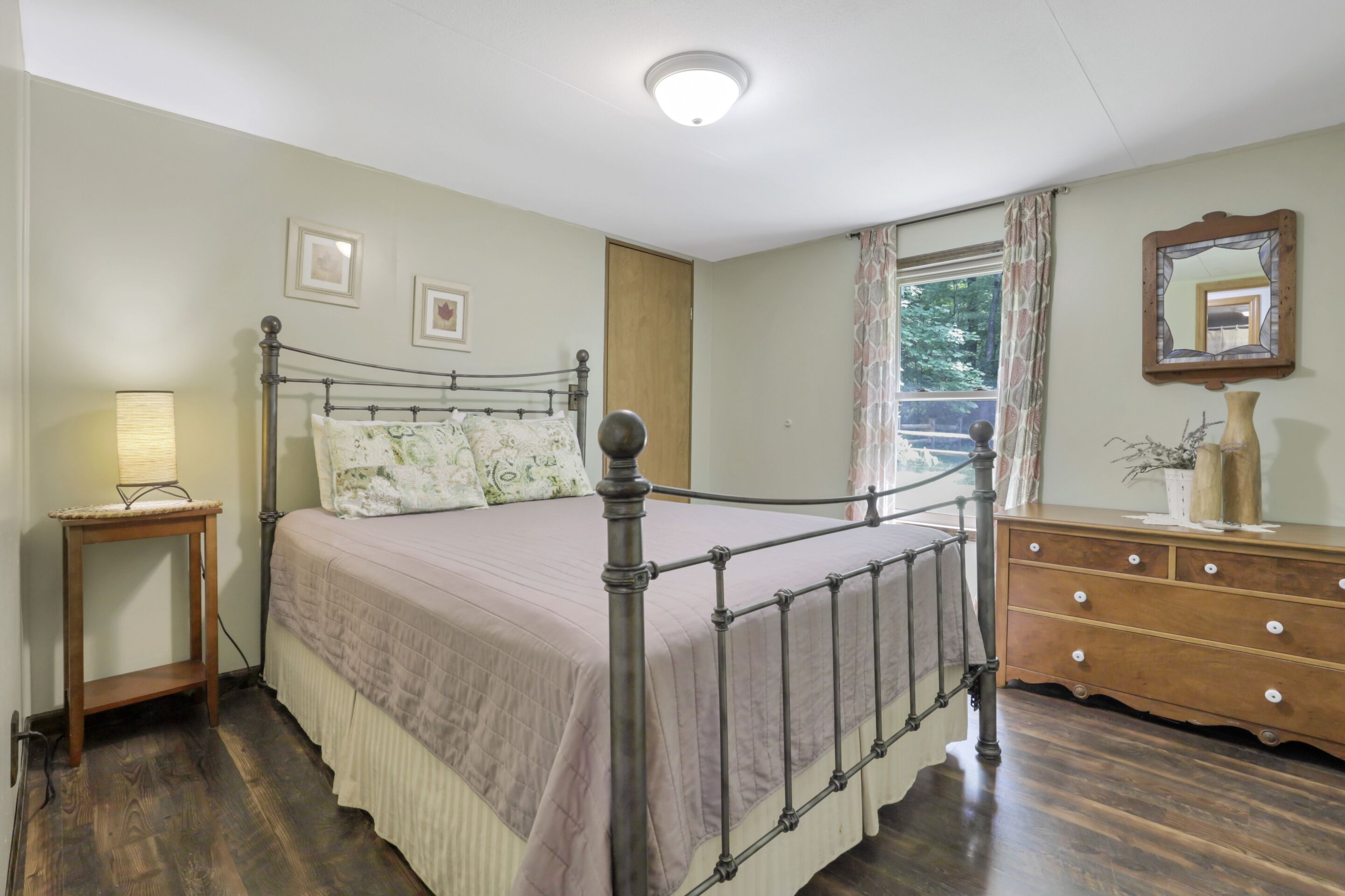 3 bedrooms, WiFi (free), bed sheets