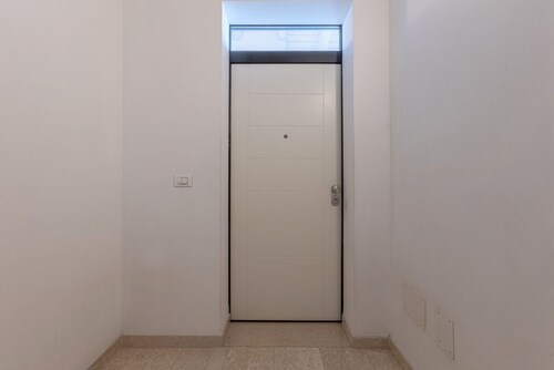 GuestHost - Comfortable apartment located on the second floor of a building NOT equipped with a lift.In 63 m2 of space it comfortably accommodates 5 people with a double sofa bed in the living room, a double bedroom and a bedroom with a single bed.Locate