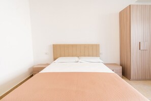 1 bedroom, WiFi, bed sheets