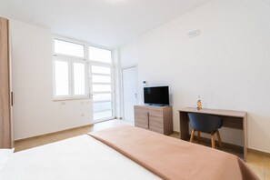 1 camera, Wi-Fi, lenzuola