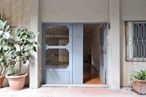 Exterior detail - GuestHost - Casa Paola Modern Apartment (Napoli)