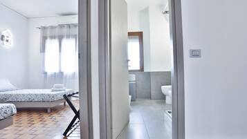 Doccia, asciugacapelli, bidet, asciugamani