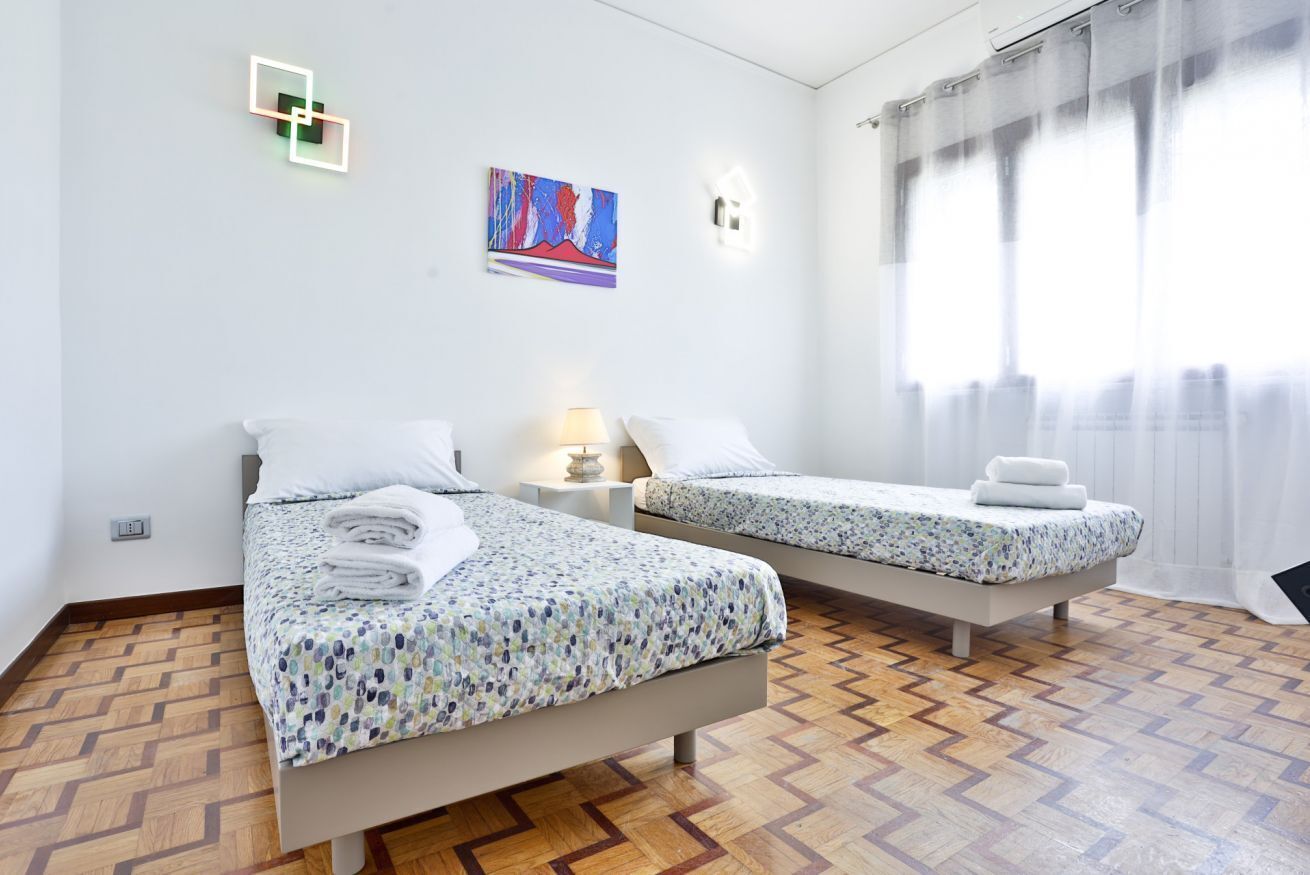2 chambres, fer et planche à repasser, Wi-Fi, draps fournis
