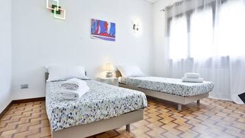 2 chambres, fer et planche Ă repasser, Wi-Fi, draps fournis