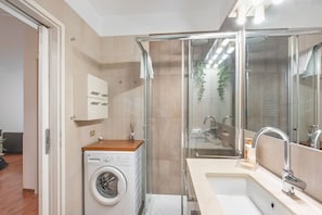 Dusche, Haartrockner, Bidet