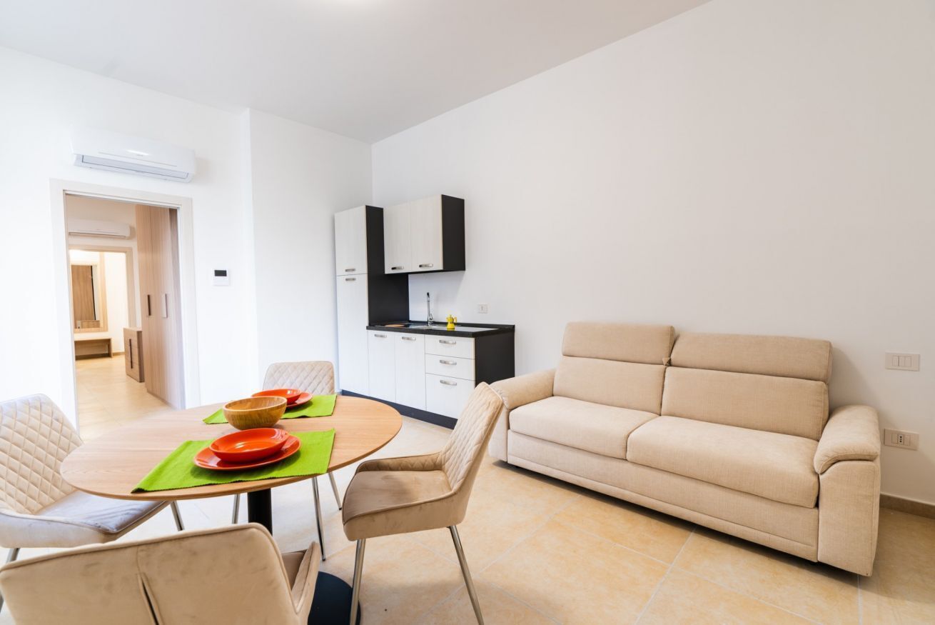 Guesthost - Cozy 62 Sqm Apartment In Trani, Ideal For 4 People. Located On The Ground Floor, It Includes A Reserved Outdoor Parking Space. Just A Short Walk From The Center Of Trani, It Offers Easy Access To All The Main Attractions. Trani Is A Charming - Trani