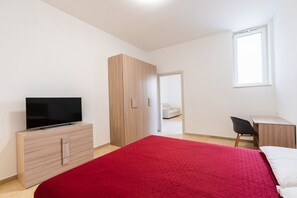 1 chambre, fer et planche à repasser, Wi-Fi, draps fournis