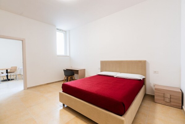 1 bedroom, iron/ironing board, WiFi, bed sheets - Cozy 62 sqm apartment in Trani, ideal for 4 people. Located on the ground floor, it includes a reserved outdoor parking space. Just a short walk from the center of Trani, it offers easy access to all the main attractions. Trani is a charming city in Pugl (Trani)