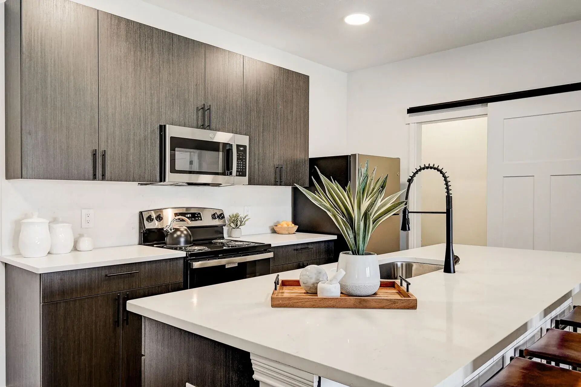Modern Cozy 3-bdr 2-bath peaceful Living Escape with Pool, Fire pit and Grill