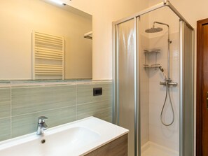 Hair dryer, towels