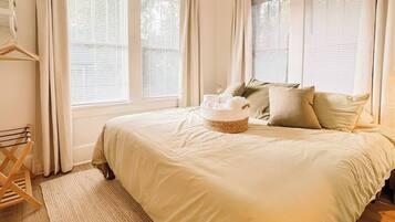 2 bedrooms, iron/ironing board, WiFi, bed sheets