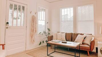 Smart TV, books, stereo