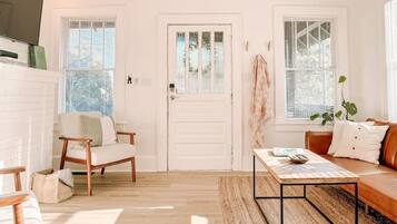 Smart TV, books, stereo