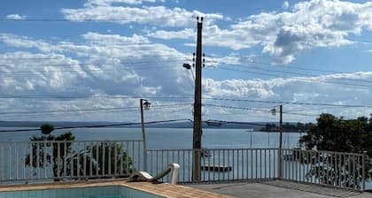 Casa Simples e Aconchegante com uma Vista MagnĂfica Para Represa