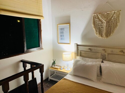 Complete chalet in a condominium facing the sea