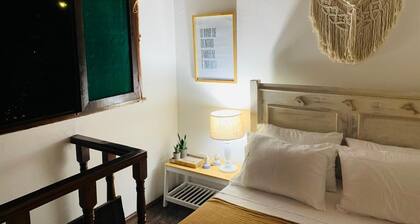 Complete chalet in a condominium facing the sea