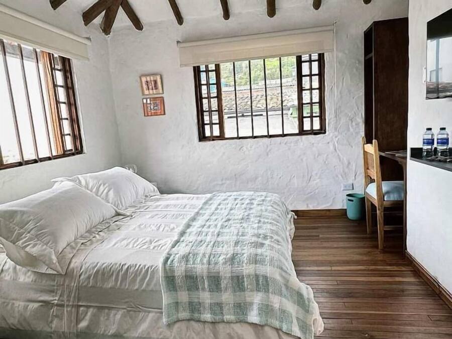 Dobbeltrom – standard, hageutsikt | Individuelt dekorert, individuelt innredet og skrivebord