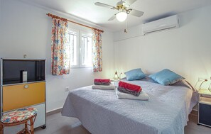 3 室のベッドルーム、アイロン / アイロン台、旅行用ベビーベッド、WiFi (無料)