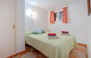 3 habitaciones, tabla de planchar con plancha y cuna de viaje