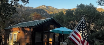 Secluded Nature Escape, Pet Friendly with WiFi in Three Rivers