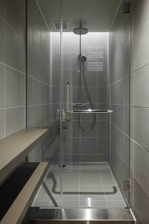 Ducha del cuarto de baño