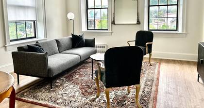 Modern suite (2 Queens) on the River