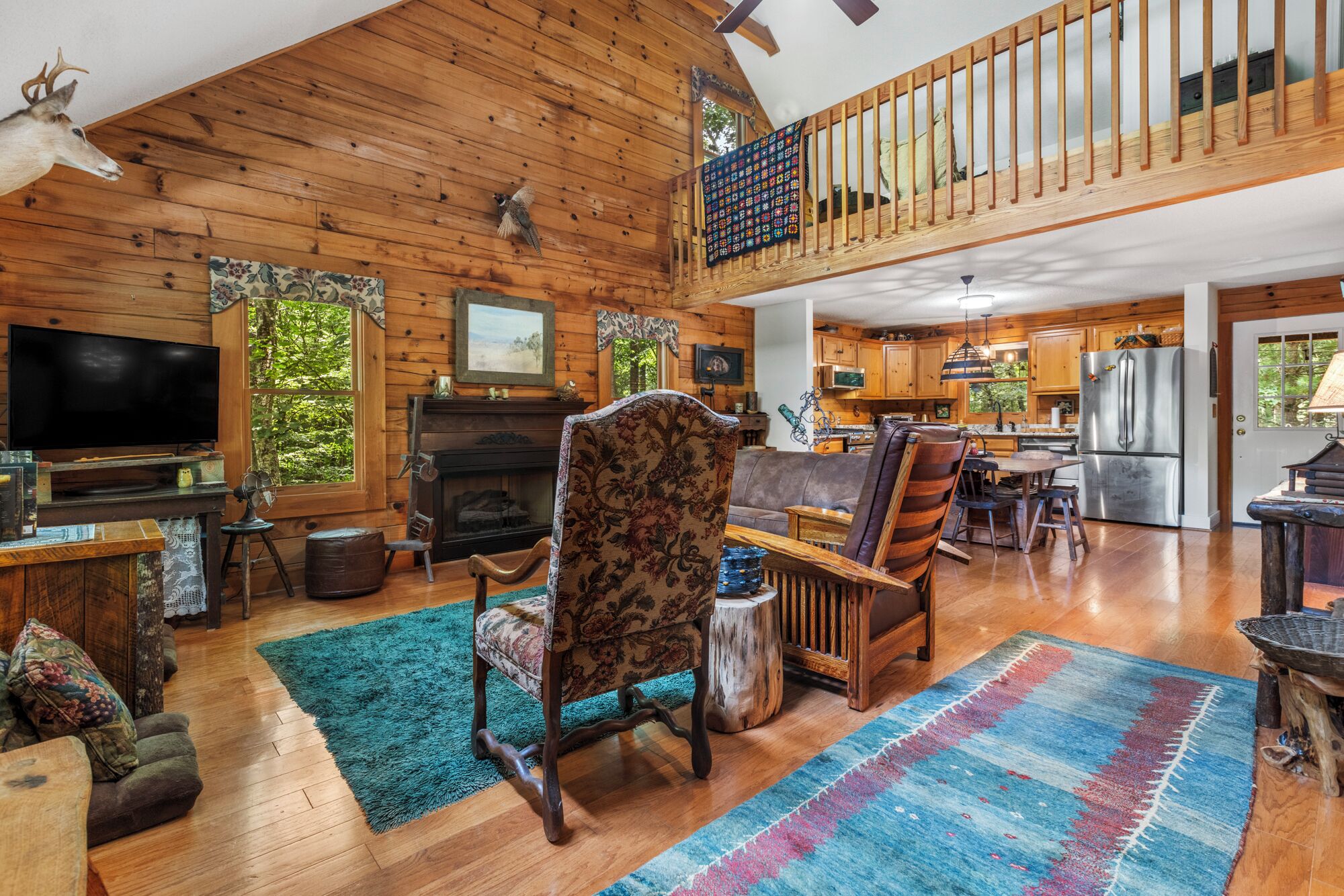 Cozy, private, tranquil mountain getaway in Otto NC near babbling creek. 