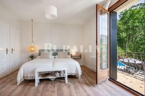 5 bedrooms, iron/ironing board, travel crib, free WiFi