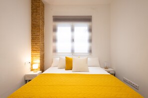 1 habitación, tabla de planchar con plancha, wifi gratis y ropa de cama 